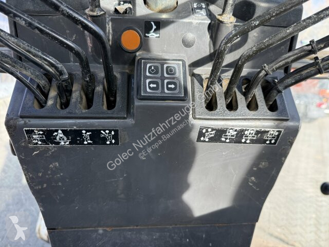 Niveladora New Holland F106.6A alrrad 6x6...