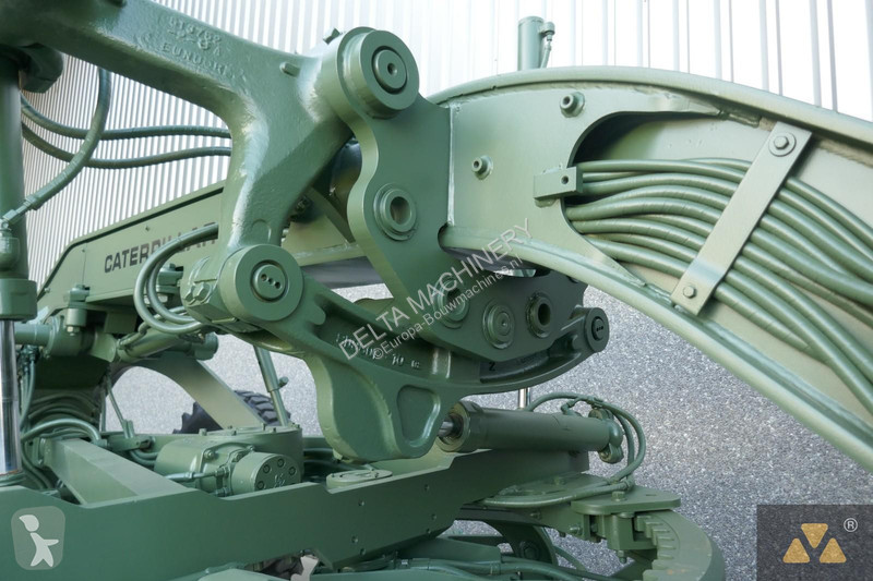 Grejder Caterpillar Ex-army