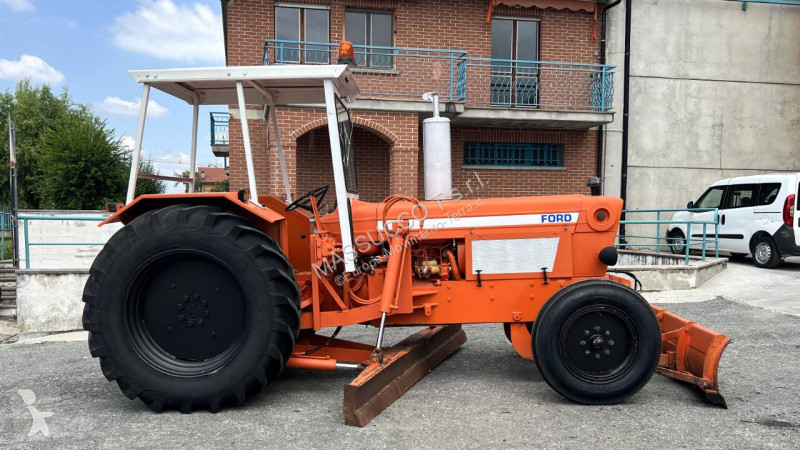Grejder Ford 5600 4X2