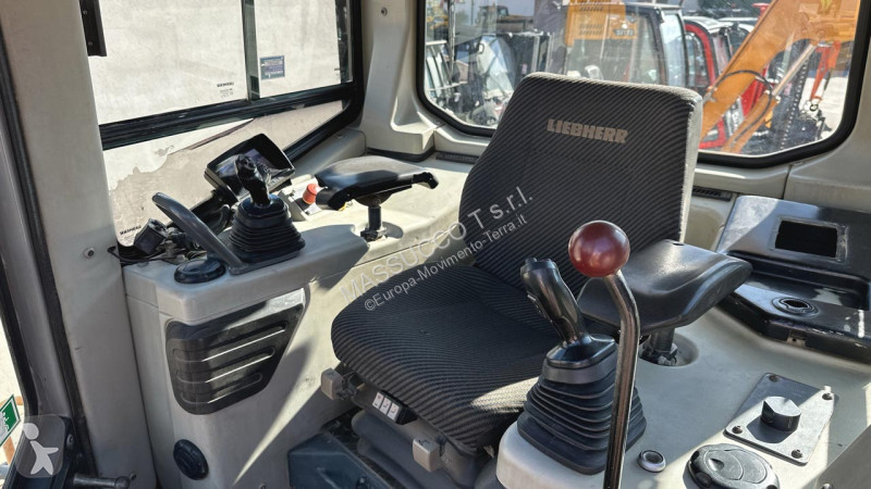 ممهدة طرق Liebherr PR 734 LGP