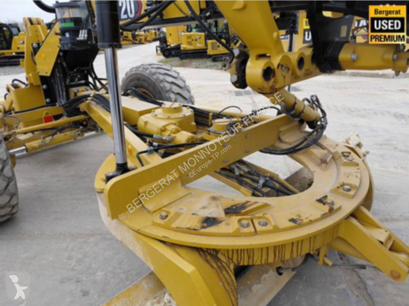Grejder Caterpillar 120