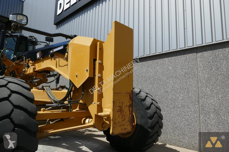 Grejder Caterpillar 14