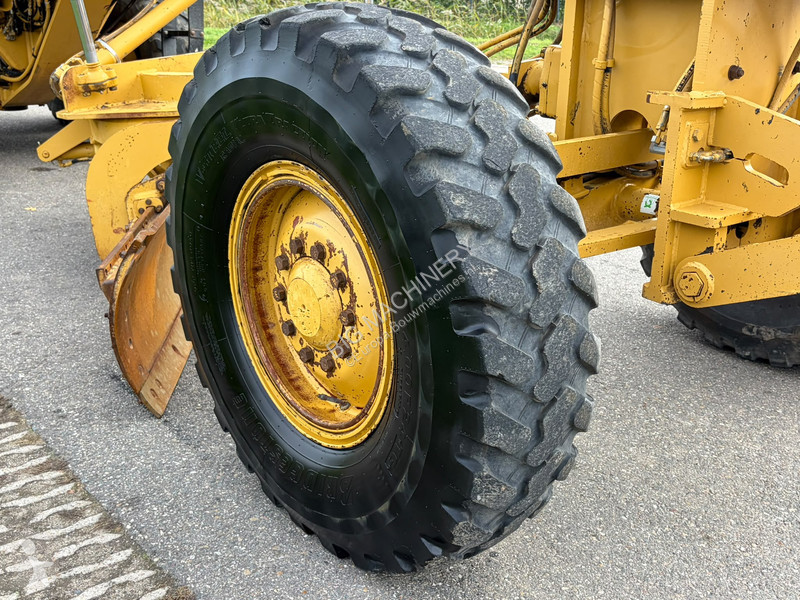 Грейдер Caterpillar