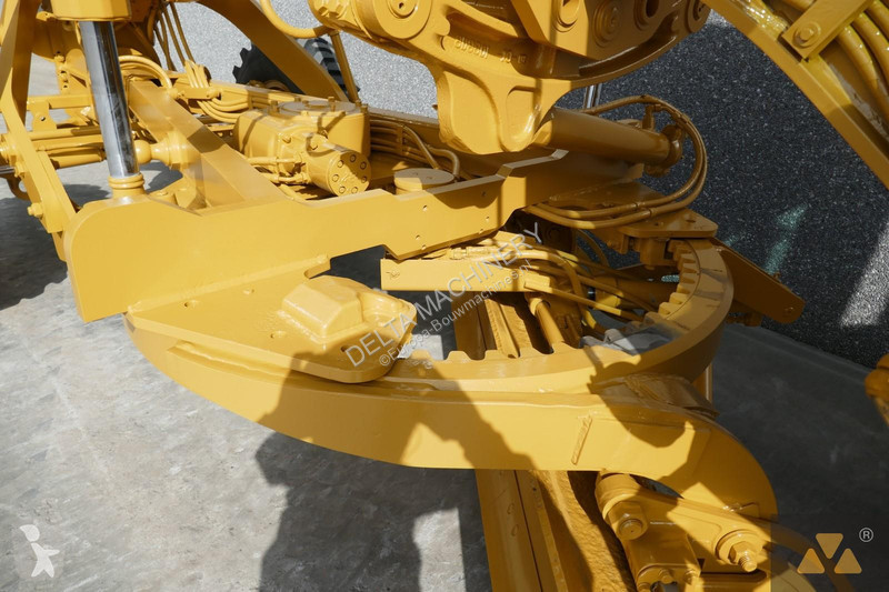 Grader Caterpillar Ex-army