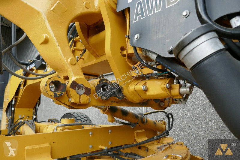 ممهدة طرق Caterpillar 2 AWD