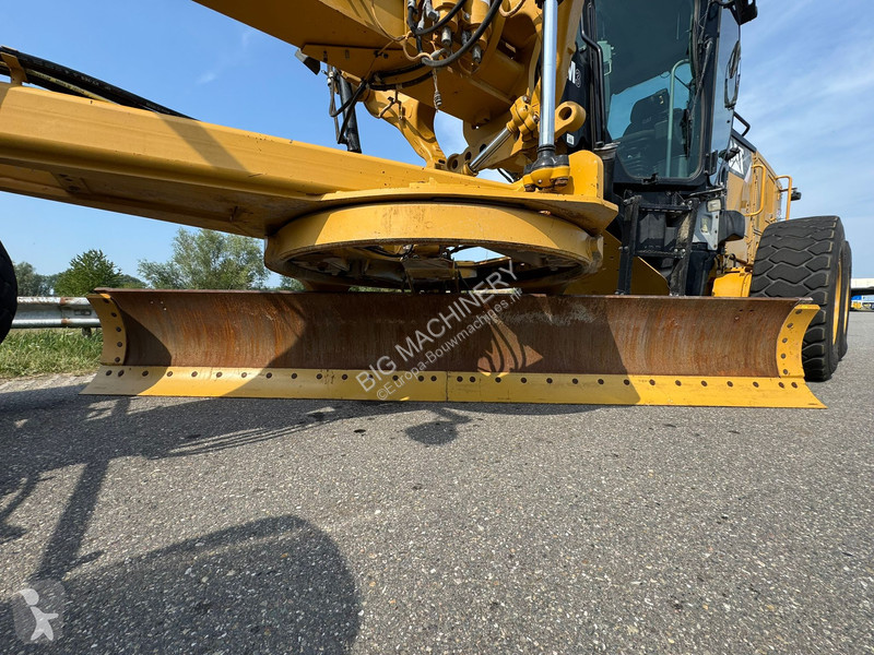 ممهدة طرق Caterpillar 3