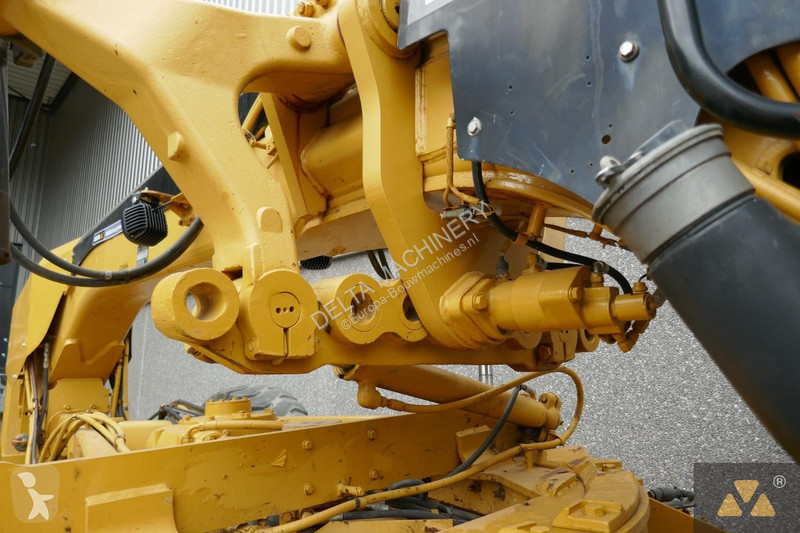 Grejder Caterpillar 140M