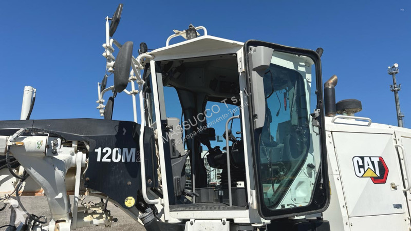 Grejder Caterpillar 120M2