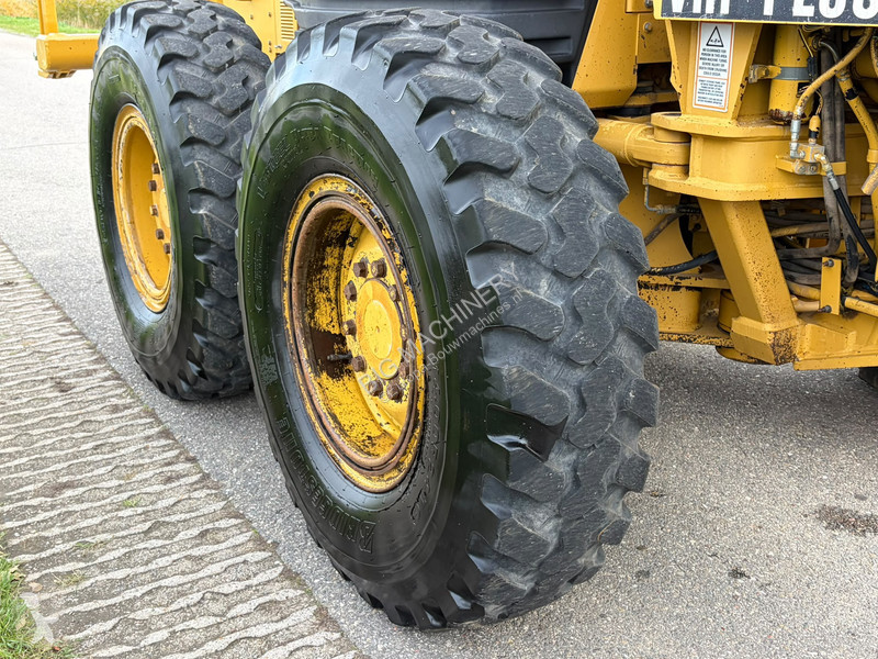 Грейдер Caterpillar