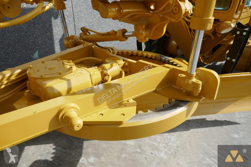 Grader Caterpillar Ex-army