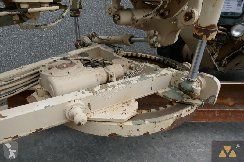 Grejder Caterpillar Ex-army