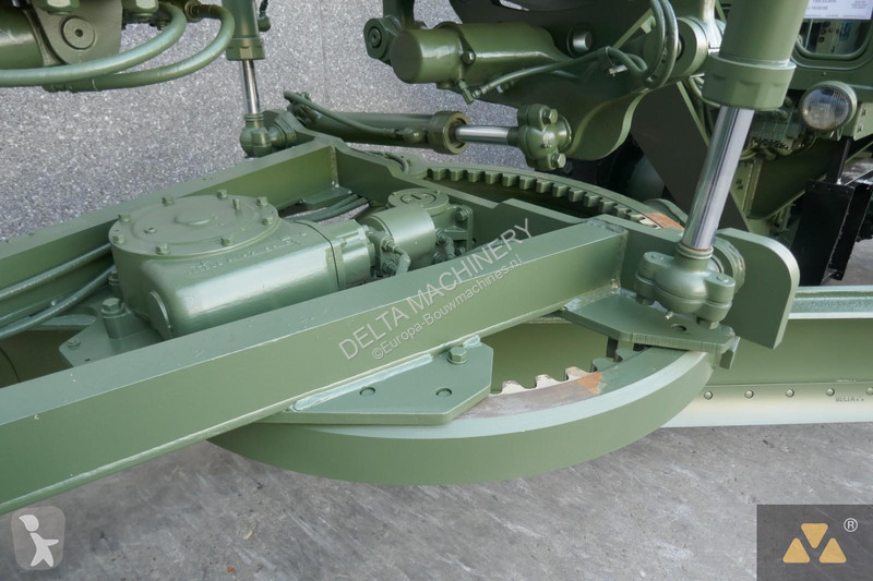 Grejder Caterpillar Ex-army