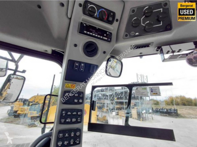 Grejder Caterpillar 120