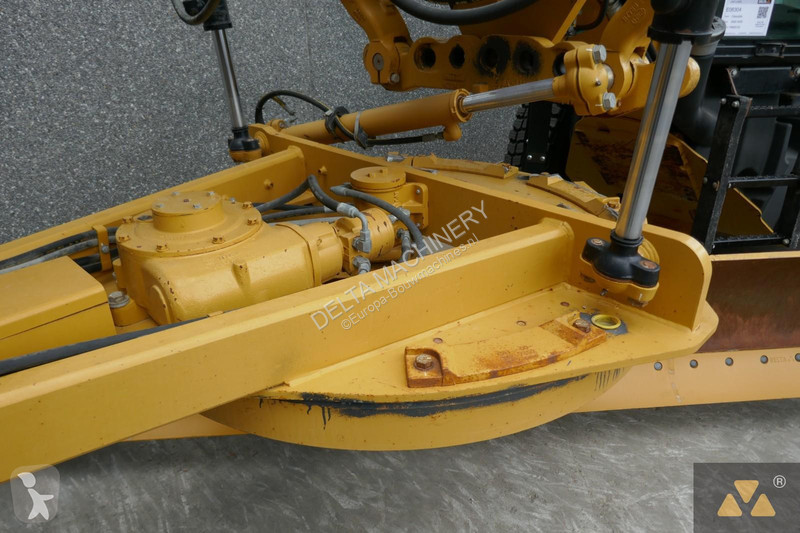 ممهدة طرق Caterpillar 2 AWD