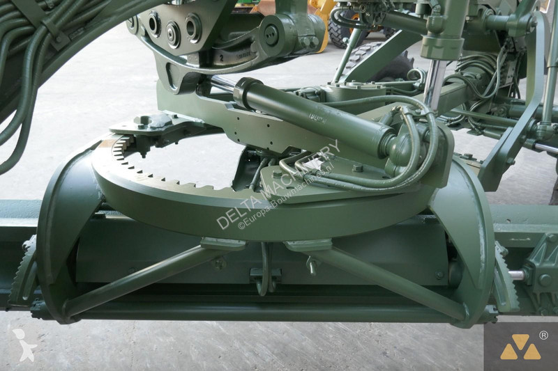 Grejder Caterpillar Ex-army