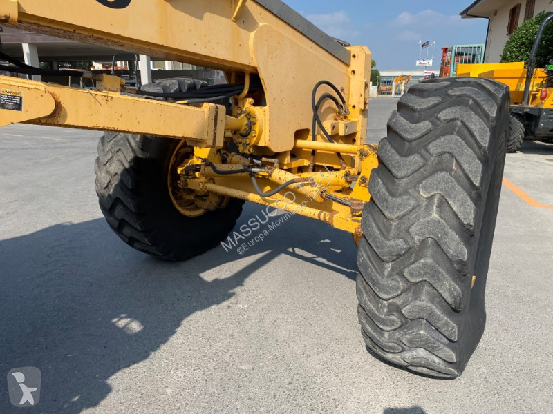 ممهدة طرق Volvo G740VHP