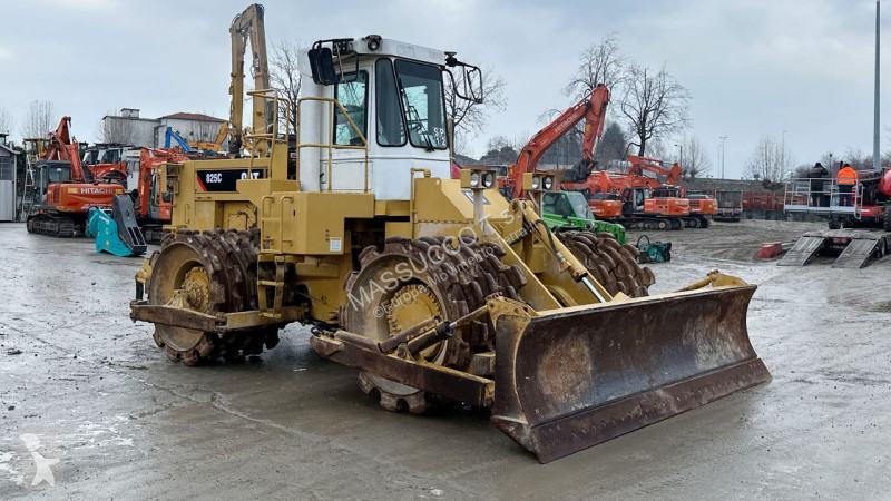 Grejder Caterpillar 825C