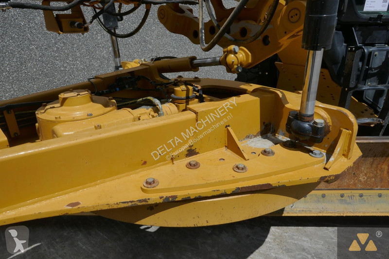 Grejder Caterpillar 14