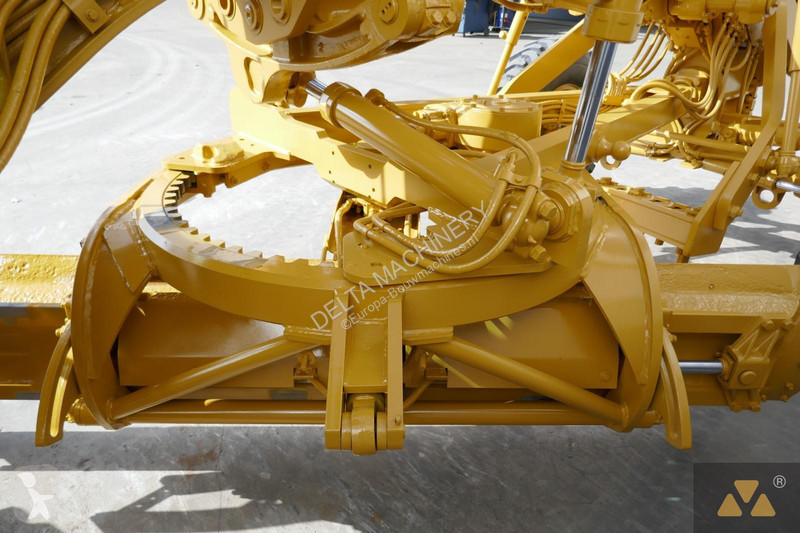 Grader Caterpillar Ex-army