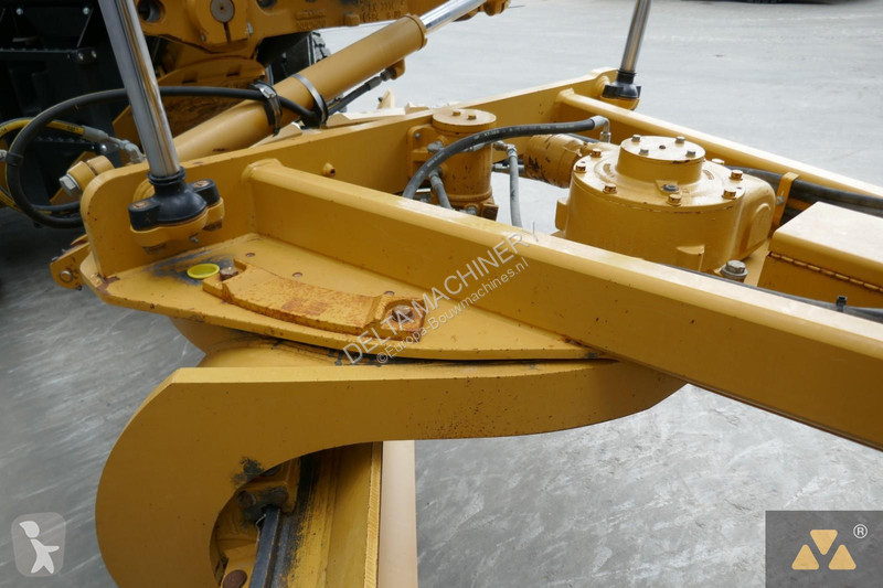 ممهدة طرق Caterpillar 2 AWD