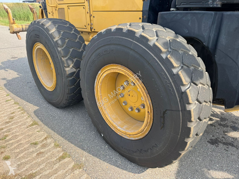 ممهدة طرق Caterpillar 3