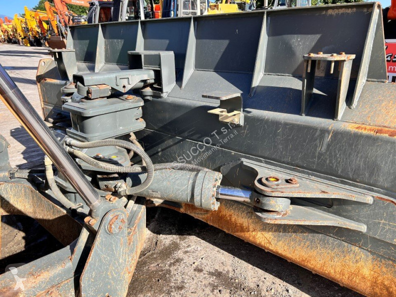 ممهدة طرق Liebherr 736