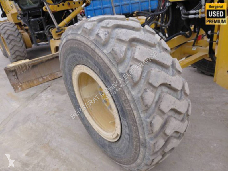 Grejder Caterpillar 120
