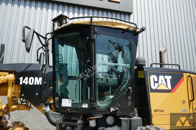 Grejder Caterpillar 140M