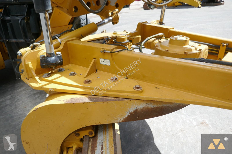 Grejder Caterpillar 14