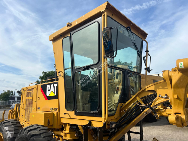 Grejder Caterpillar 140K .