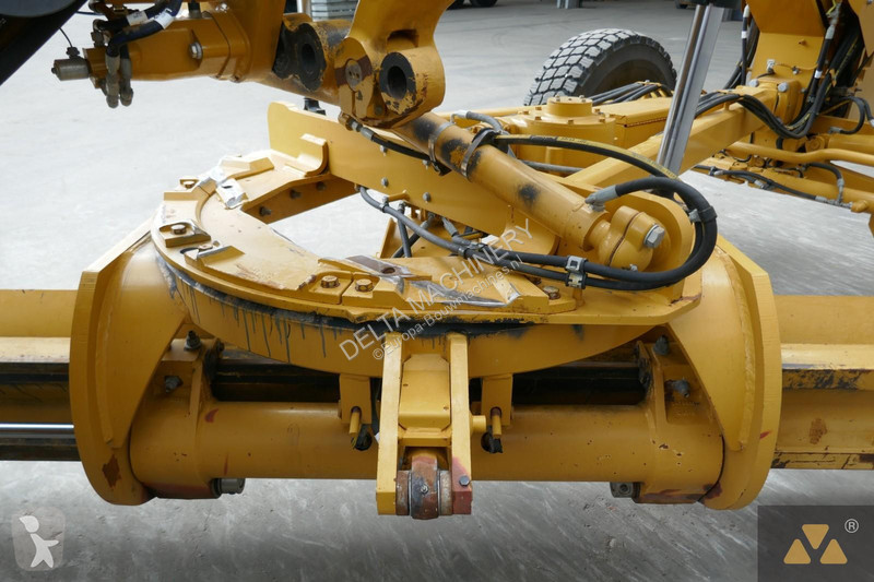 ممهدة طرق Caterpillar 2 AWD