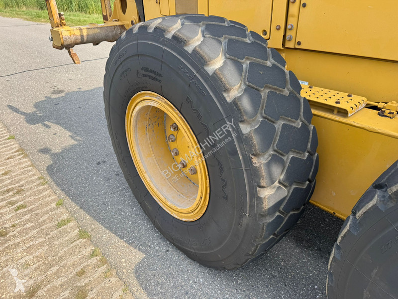 ممهدة طرق Caterpillar 3