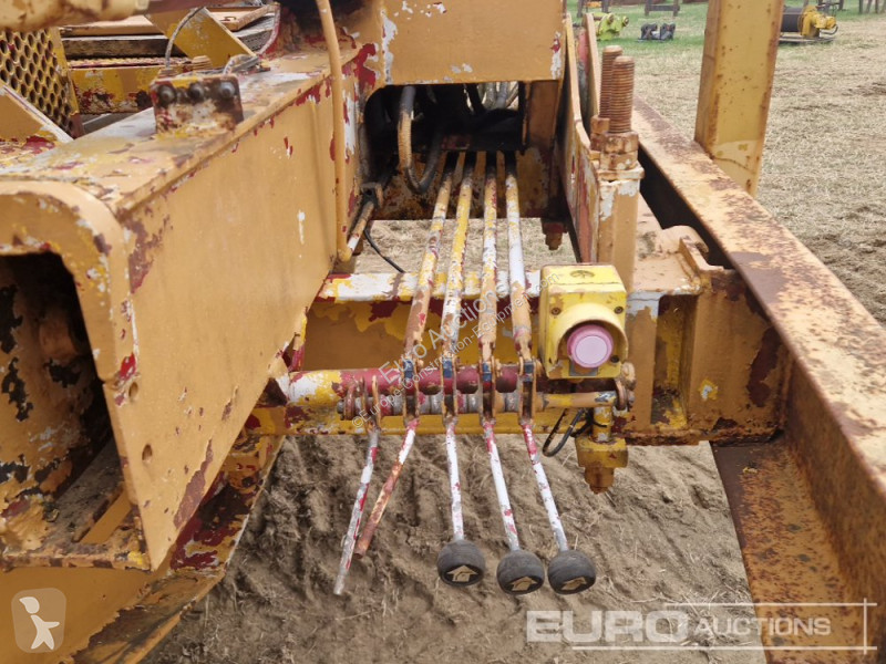 Grader Caterpillar D5B
