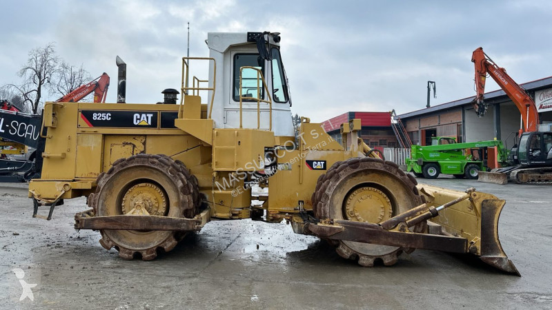 Grejder Caterpillar 825C