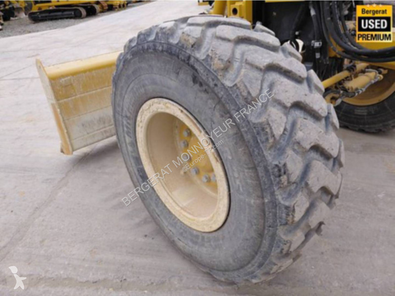 Grejder Caterpillar 120