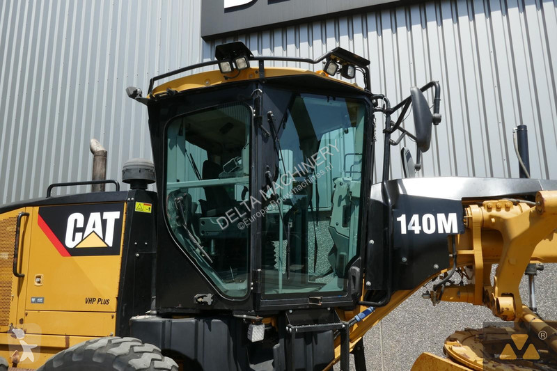 Grejder Caterpillar 140M