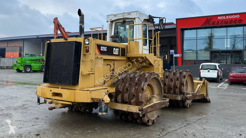 Grejder Caterpillar 825C