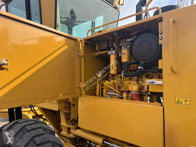 Grejder Caterpillar 140K .