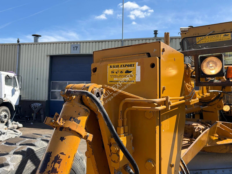 Niveladora Komatsu GD623A-1 - Grader with...