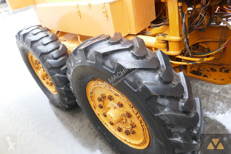 Grader Mitsubishi MG300