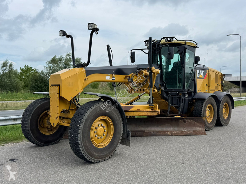 Grader Caterpillar