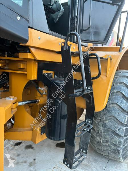 Grejder Caterpillar 140K