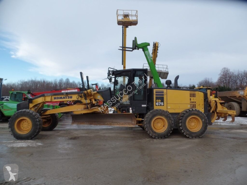 ممهدة طرق Komatsu GD675-5
