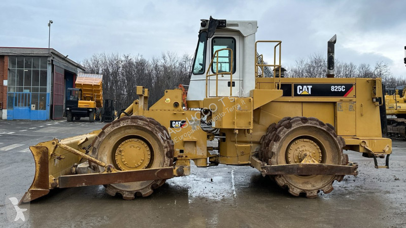 Grejder Caterpillar 825C