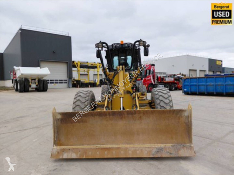 Grejder Caterpillar 120