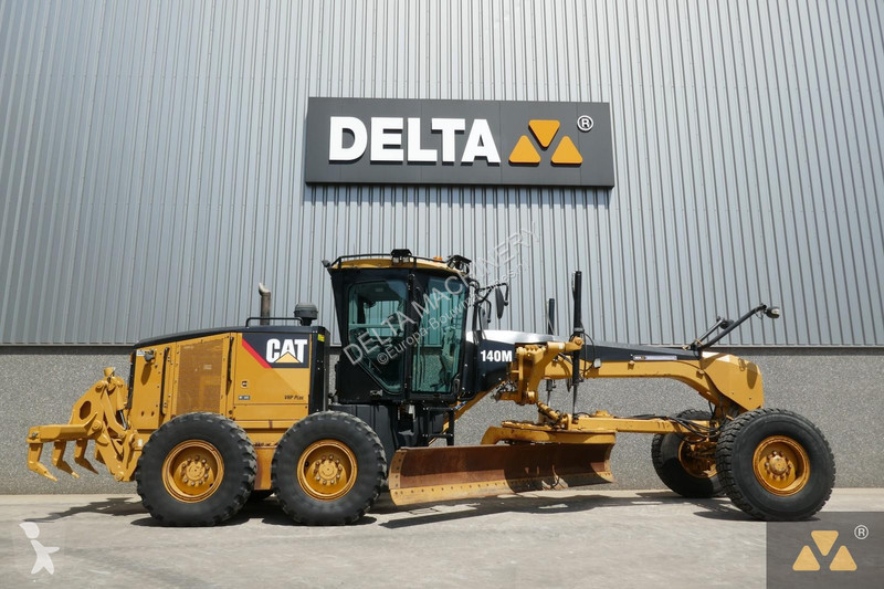 Grejder Caterpillar 140M