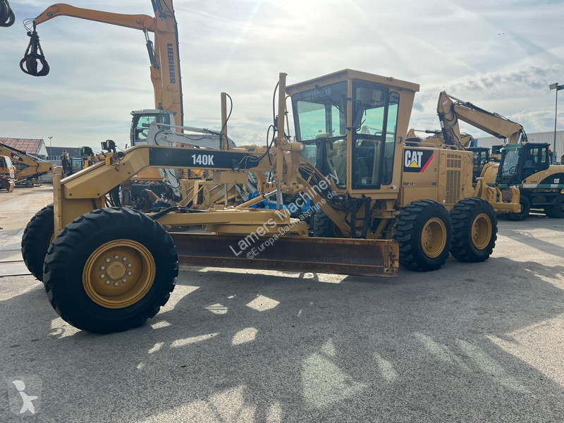 Grejder Caterpillar 140K .