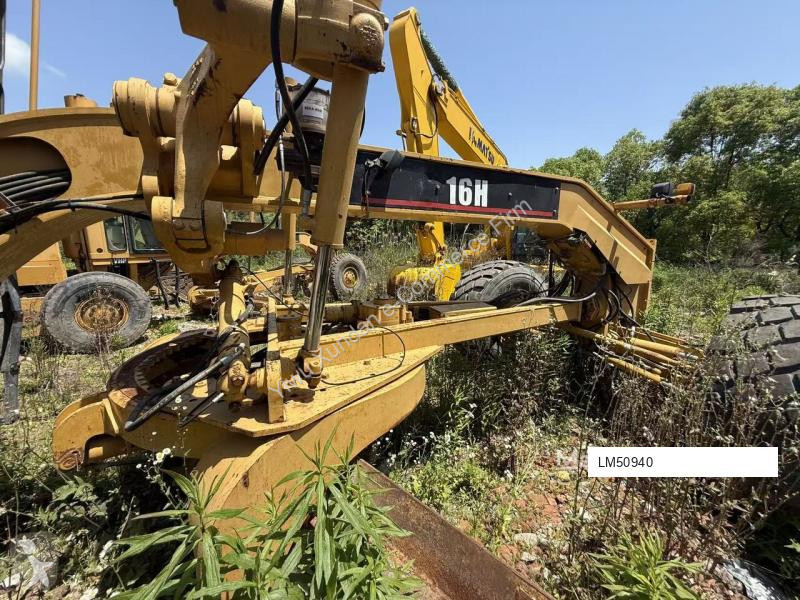 Grejder Caterpillar 16H