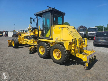 ممهدة طرق Bomag