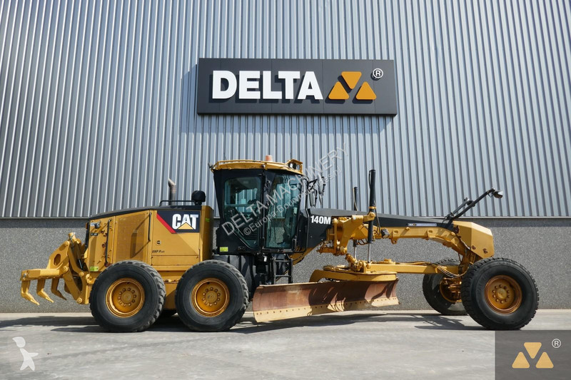 Grejder Caterpillar 140M